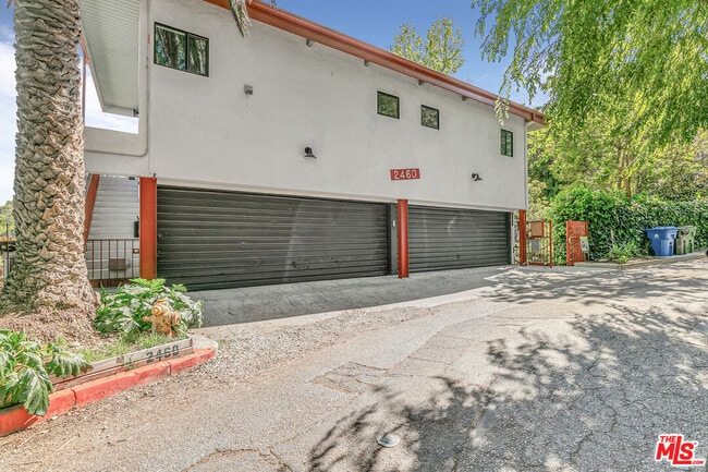 Building Photo - 2462 N Gower St