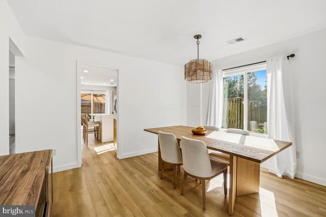 Primary Photo - 1527 Hiddenbrook Dr