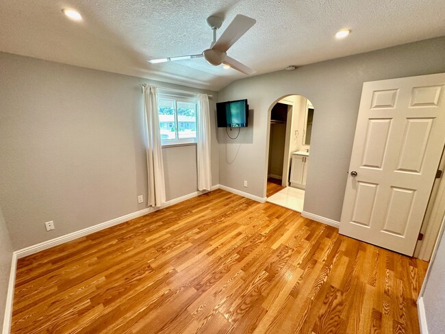 Building Photo - REQUEST A SHOWING AT MossglenProperties .c...