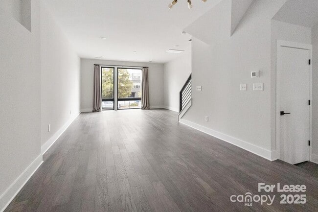 Building Photo - 1212 Minter Pl