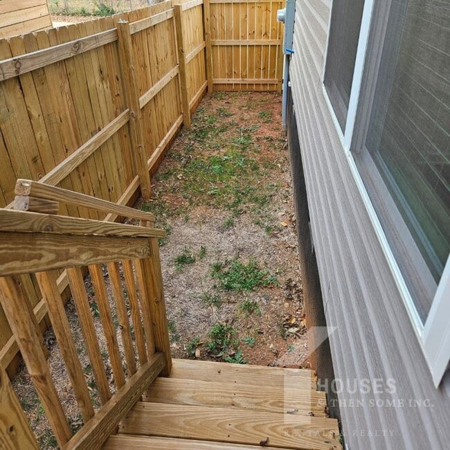 Building Photo - 205 Blackwood St