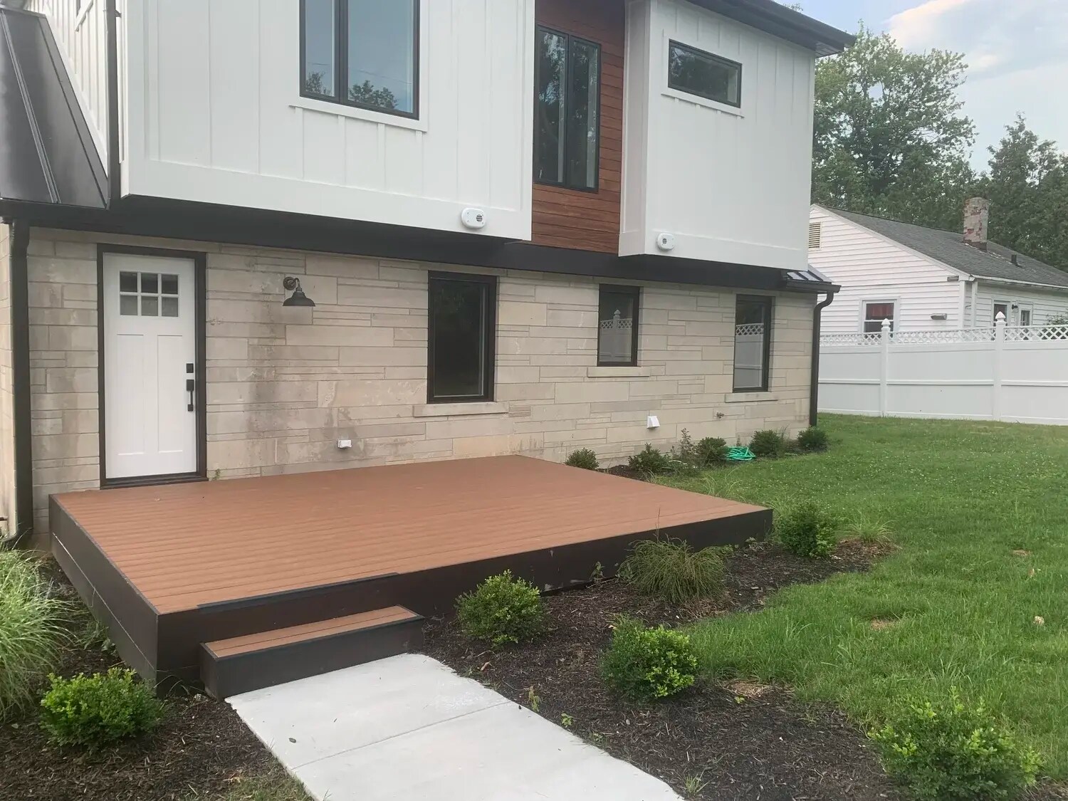 Building Photo - 702 E Maxwell Ln