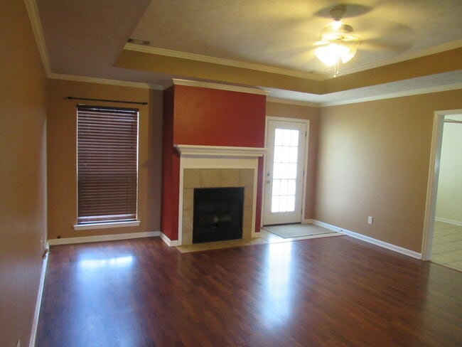 Building Photo - Contact Peggy 501 676 1758 Pets ok with approval