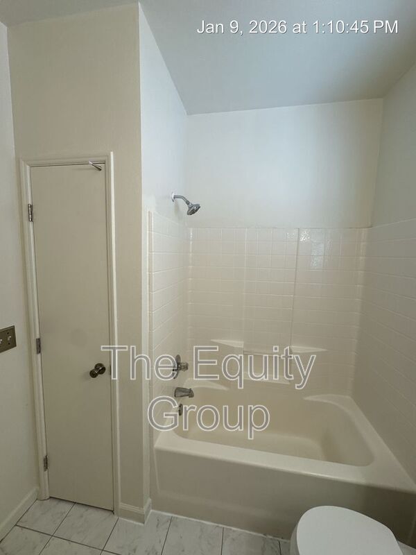 Building Photo - 816 W Loyola Ave