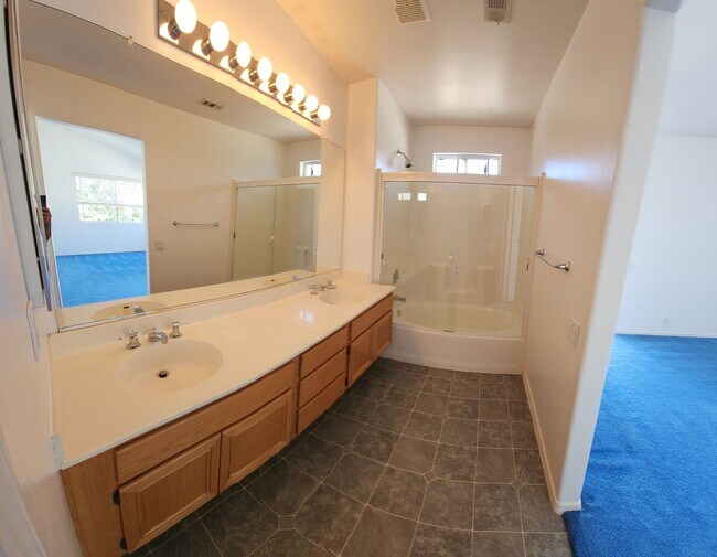 Building Photo - Fantastic home in the Arbors!