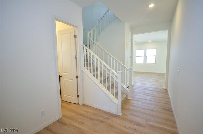 Building Photo - 552 Parkwind Ln