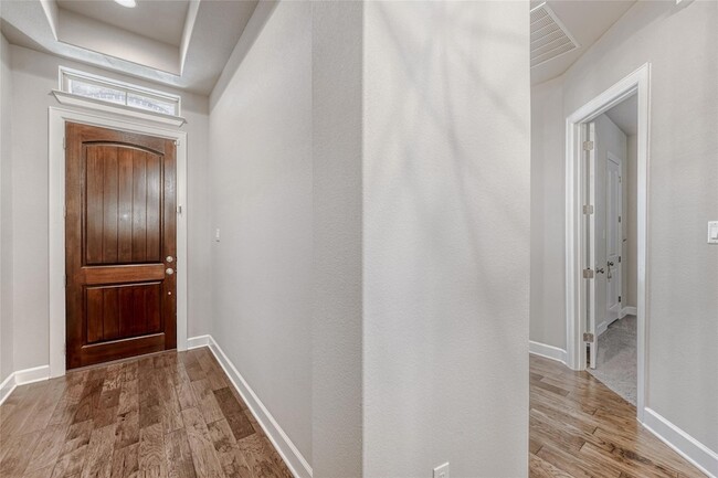 Building Photo - 112 Lockhart Lp