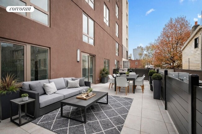 Building Photo - 1 Putnam Ave