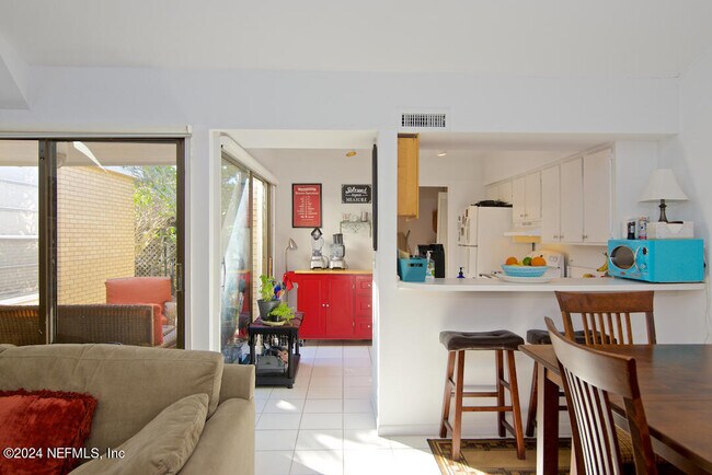 Building Photo - 223 Orange St