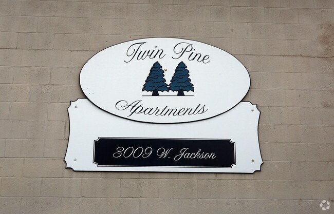 Building Photo - Twin Pine Apartments