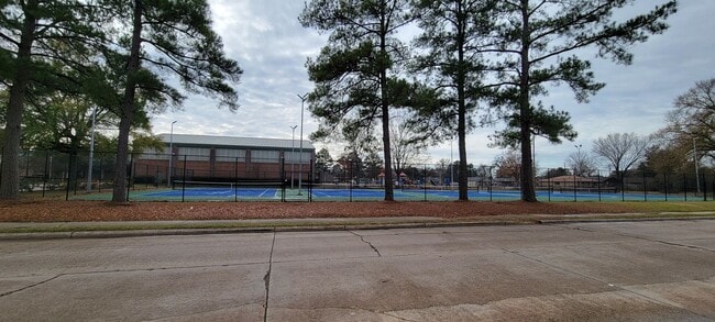 Building Photo - Newer Construction 2 bed/1 bath