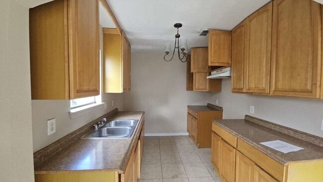 Building Photo - 8715 Valley Ledge Dr
