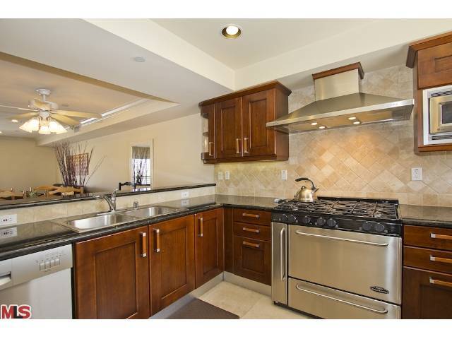 Kitchen2 - 1621 Barry Ave