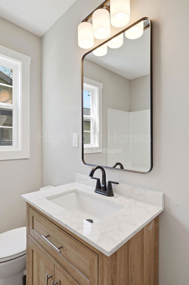 Building Photo - 2406 Kirby Ave