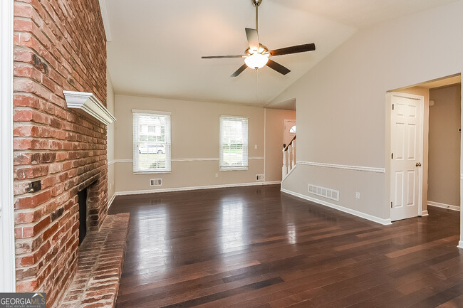 Building Photo - 461 Barnsdale Dr