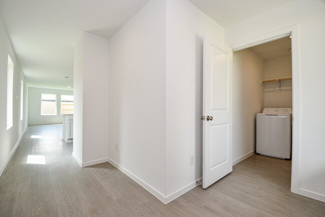 Building Photo - 6855 Lantana Leaf Ln