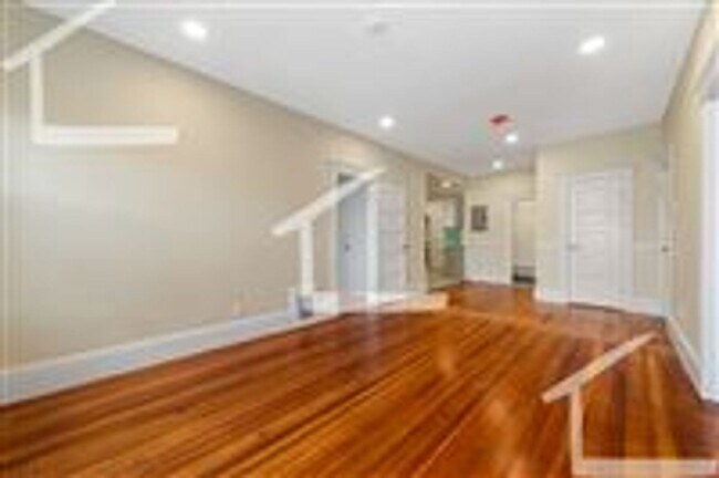 Building Photo - 56 Brackett St