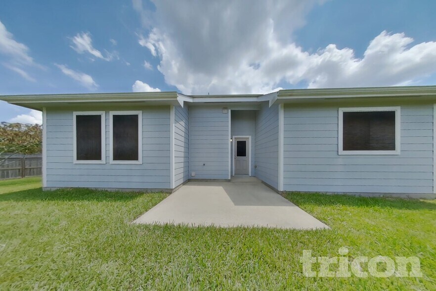 Building Photo - 16207 Augusta Oaks Court