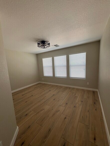 Building Photo - 10552 S Sunshower Way