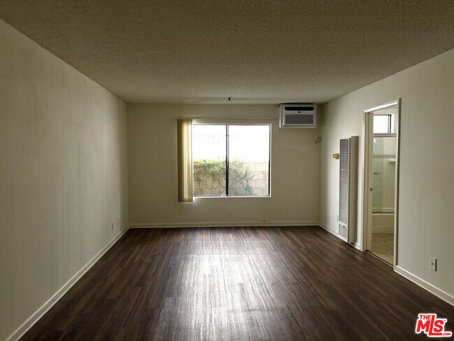 Building Photo - 5418 Hermitage Ave
