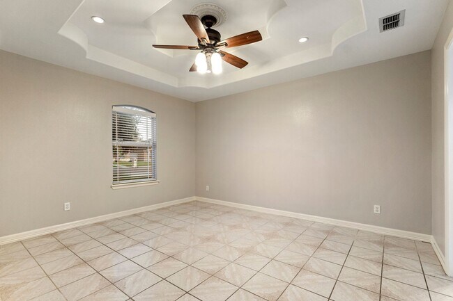 Building Photo - 3 Bed/2.5 Bath/2 Car Garage off Bass Blvd. in Harlingen
