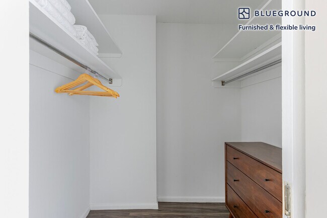 Building Photo - 3450 N Lake Shore Dr