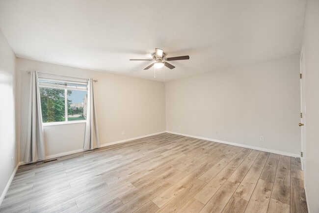 Building Photo - 1099 Bayswater Dr