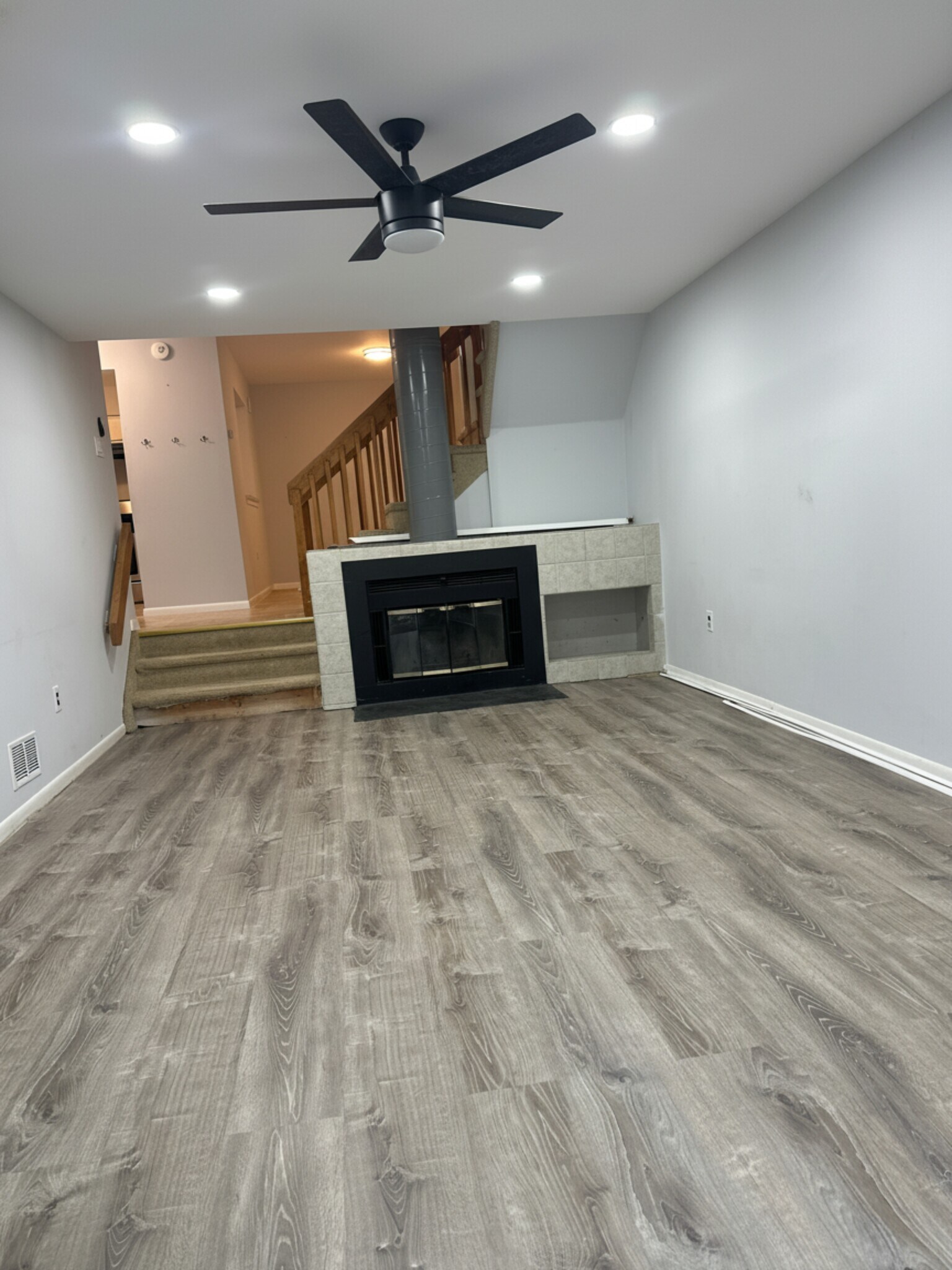 Building Photo - 1027 Schmidt Ln