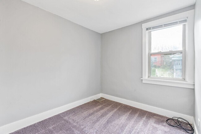 Building Photo - Cozy 3 Bed, 1 Bath Home in Wilkinsburg - AVAILABLE NOW!