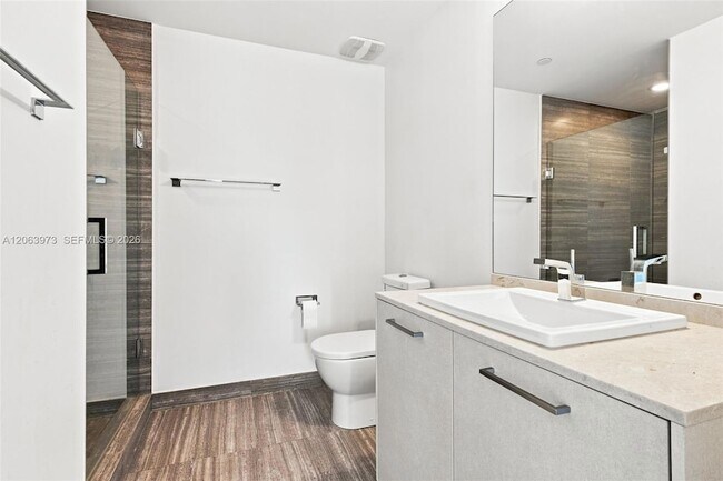 Building Photo - 1010 Brickell Ave