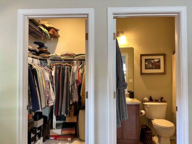 Building Photo - 902 N Davis Hwy