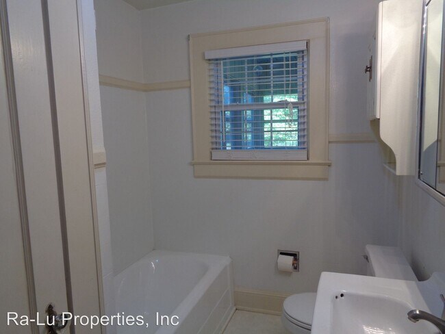 Building Photo - 3 br, 1 bath House - 2881 Hwy 66 South