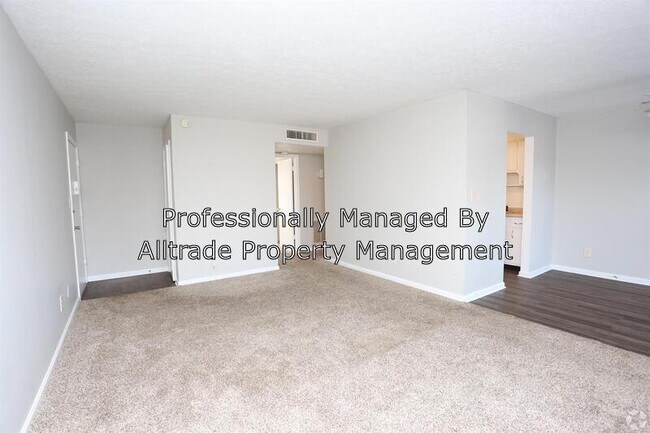 Building Photo - 2601 Lindsay Ave