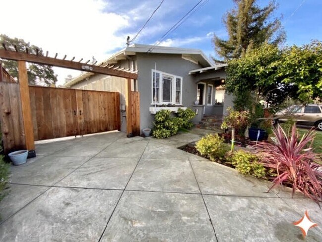 Primary Photo - 847 Alice Ave