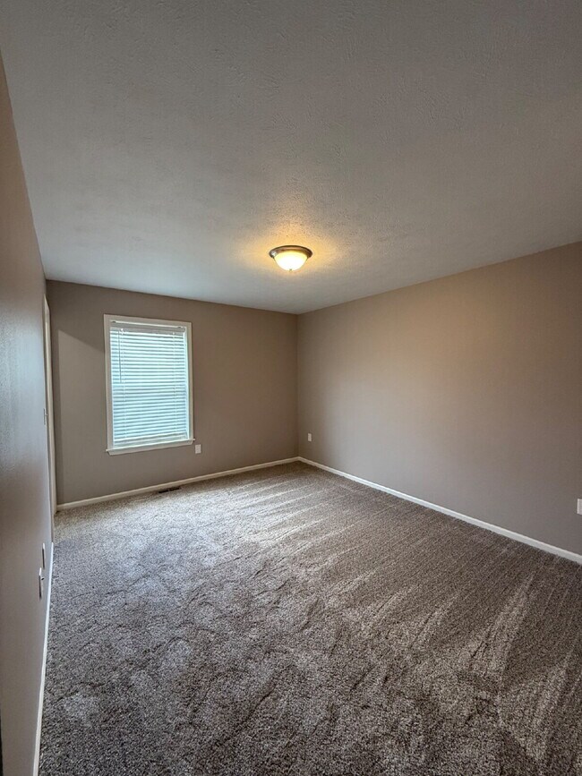 Building Photo - 4BR Basement Home