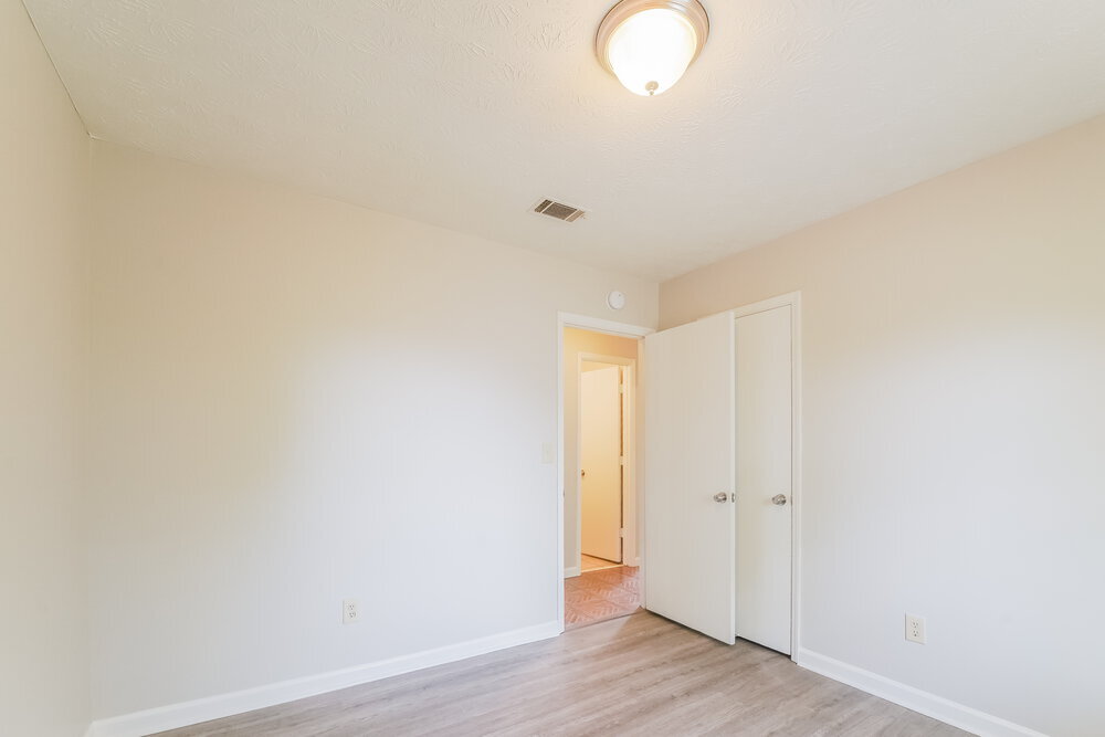 Building Photo - 1061 Lombardy Way