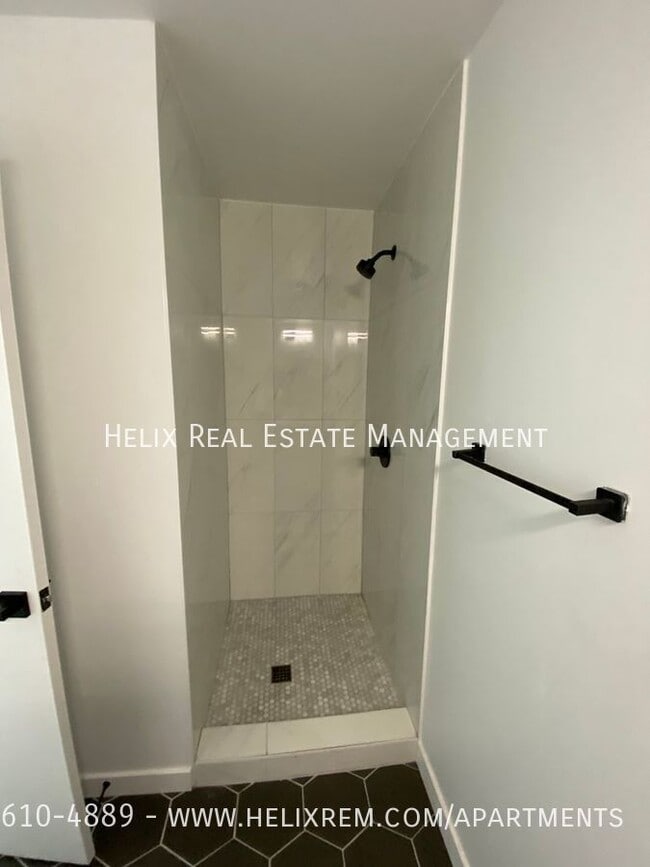 Building Photo - 1313 Huntington Dr