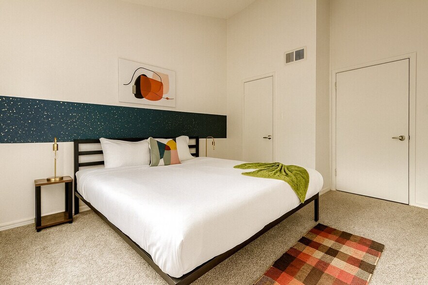 Building Photo - 1040 Clayton Ln