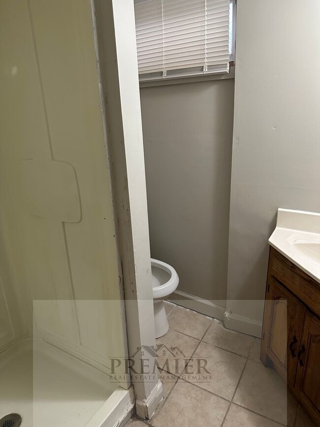 Building Photo - 8406 E 92 Pl