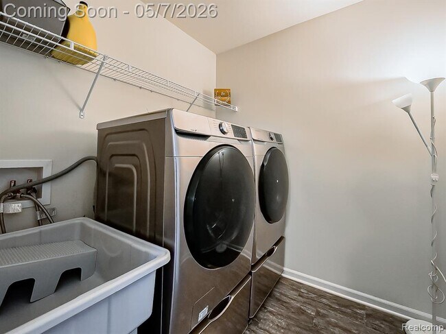 Building Photo - 8640 Quincy Dr
