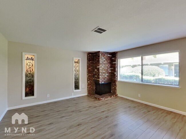 Primary Photo - 2336 Villanova Cir
