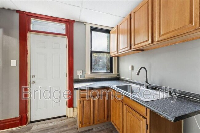 Building Photo - 1250 Blackadore Ave