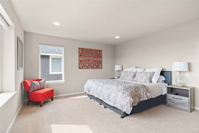 Building Photo - Beautiful 4 bed/2.5 bath dream home in Mon...