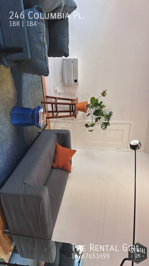 Building Photo - 246 Columbia Pl