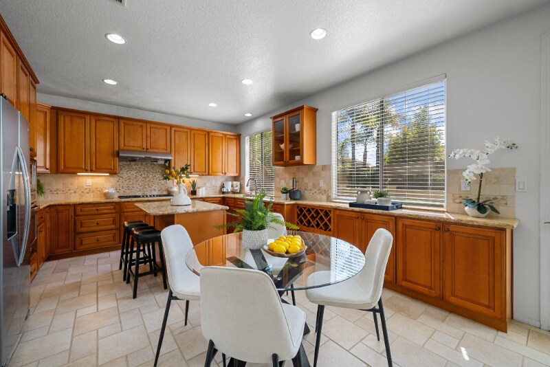 Building Photo - 26440 Brooks Cir