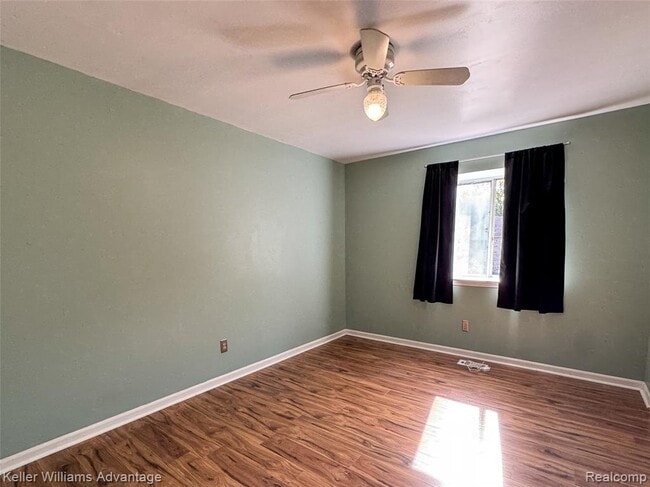 Building Photo - 2867 Woodmont Dr W