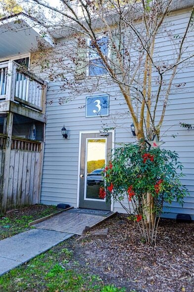 Building Photo - 1402 Camp Rd