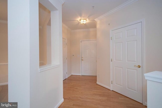 Building Photo - 712 Kings Path
