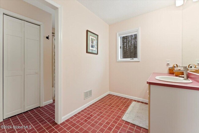 Building Photo - 7 Hill Rd