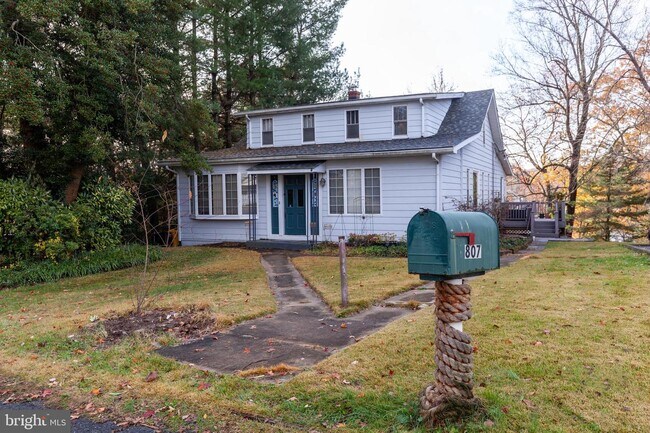 Building Photo - 807 Dividing Rd